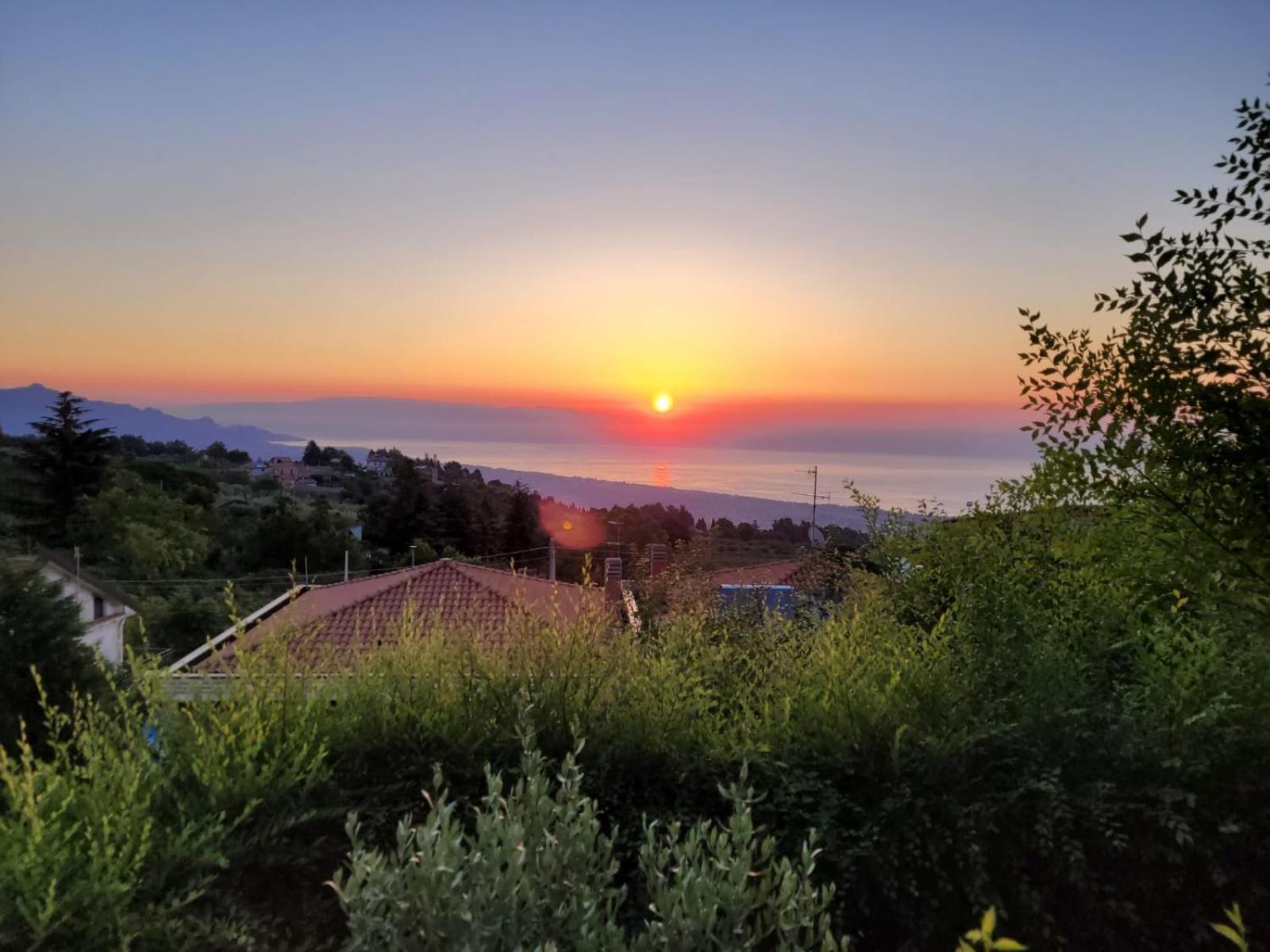 Etna Sunshine Rent Rooms Puntalazzo Bagian luar foto