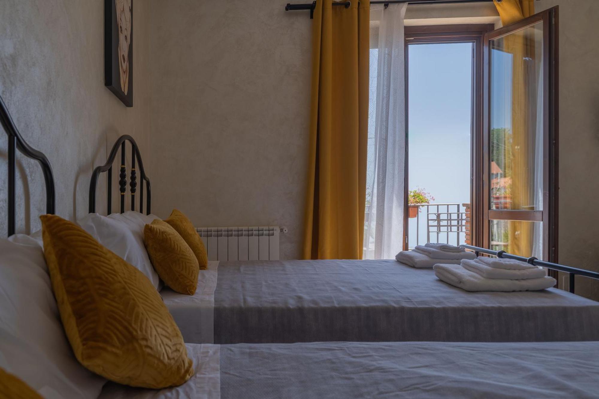 Etna Sunshine Rent Rooms Puntalazzo Bagian luar foto